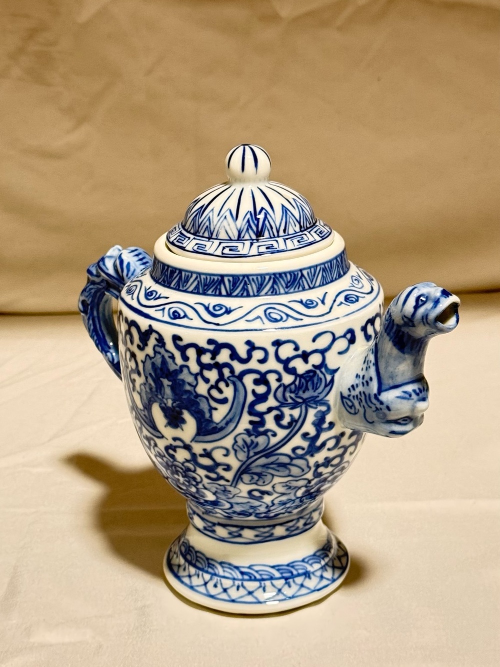 Blue and White Porcelain Decorative Teapot Vase - Classic Floral Design‎